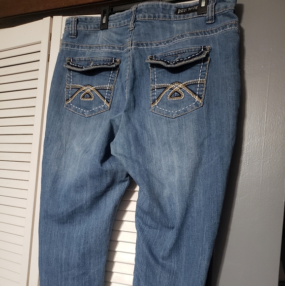 Womens Red Rivet Capri 18W - Picture 2 of 7